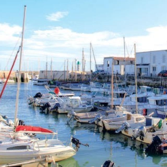 Vieux gréement dans le port de La Flotte sur l'Île de Ré.