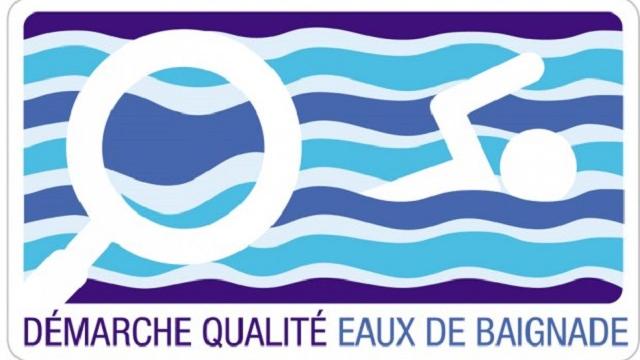 Logo Démarche Qualité Eaux de Baignade, certifiant la qualité des eaux de baignade.