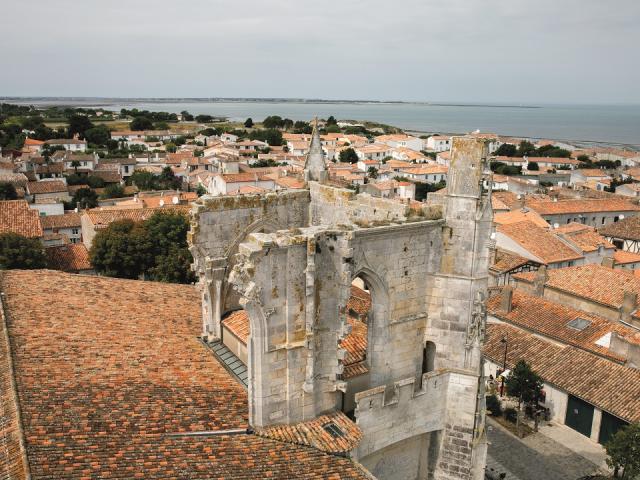 Vue sur les toits de Saint-Martin-de-Ré depuis le clocher.