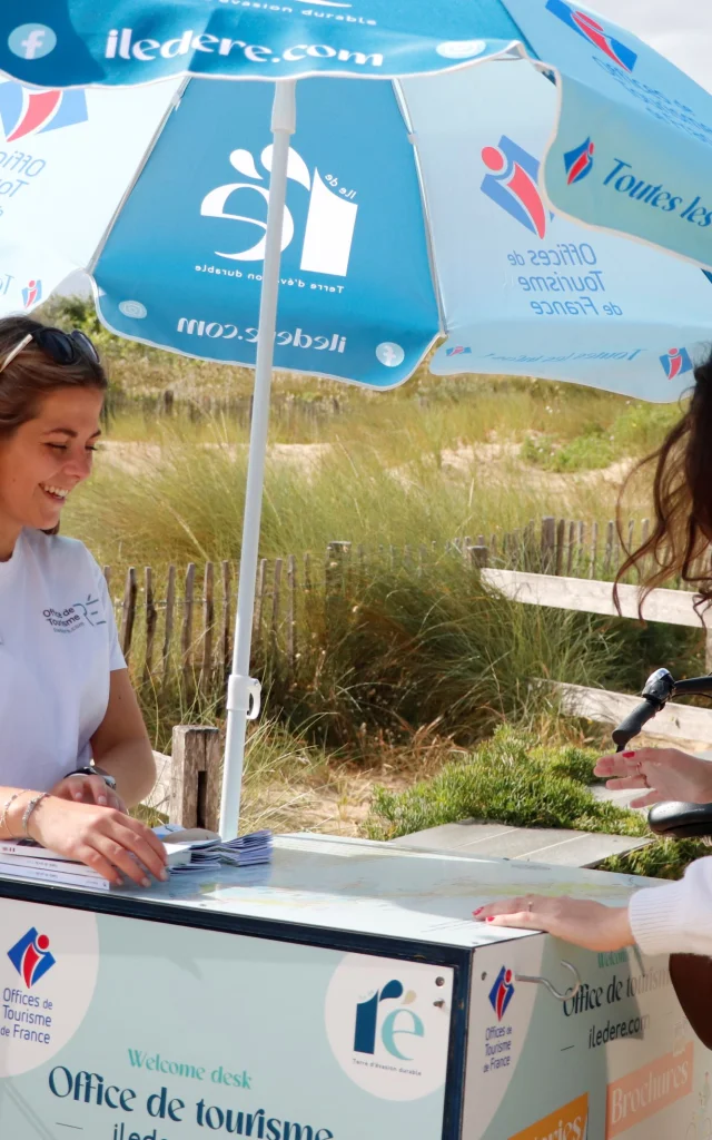 Accueil hors les murs à l'entrée d'une plage