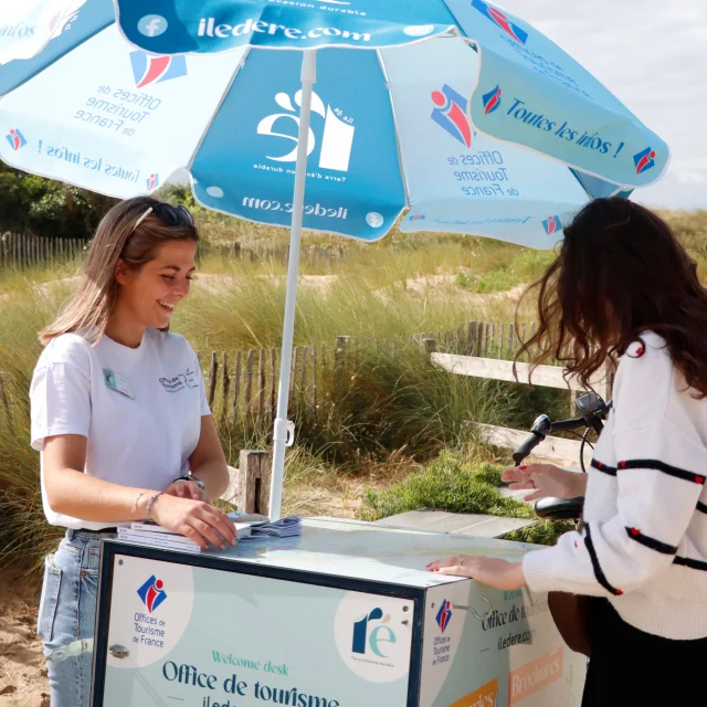 Accueil hors les murs à l'entrée d'une plage