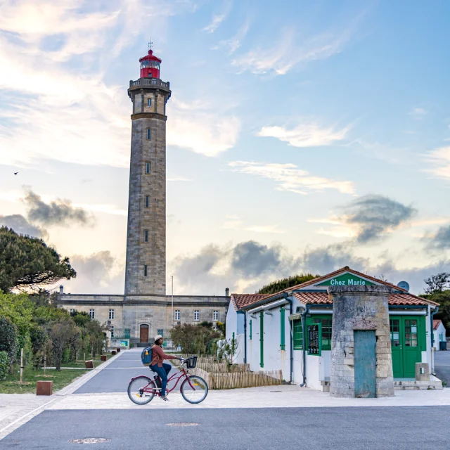 Cycliste Hiver Phare Des Baleines Clo Et Clem