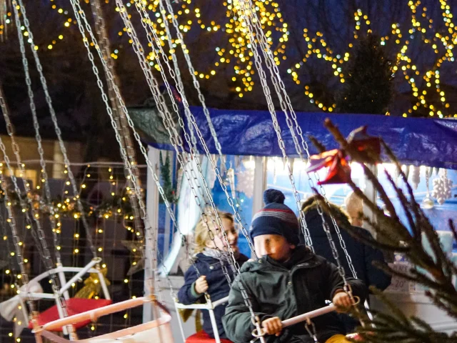 Enfants Sur Un Manege De Noel Ile De Re By Marion Diocles