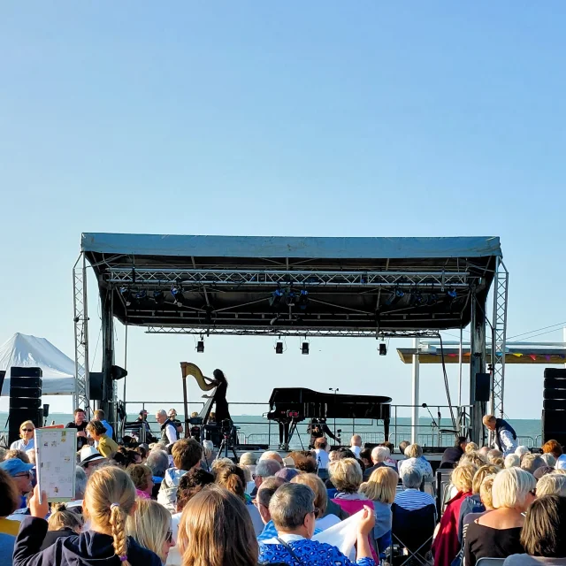 Esplanade De La Mer Concert Rivedoux Laurence Furic