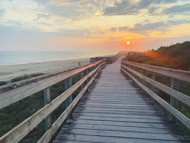 Coucher de soleil sur la plage des Gollandières