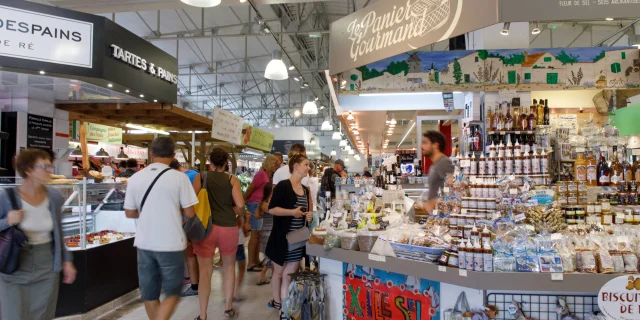 Intérieur du marché du Bois-Plage