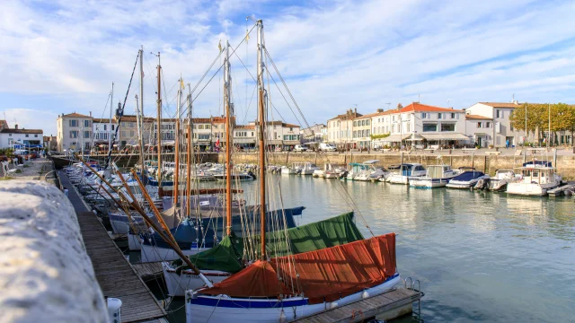 Vieux gréement dans le port de La Flotte sur l'île de Ré.