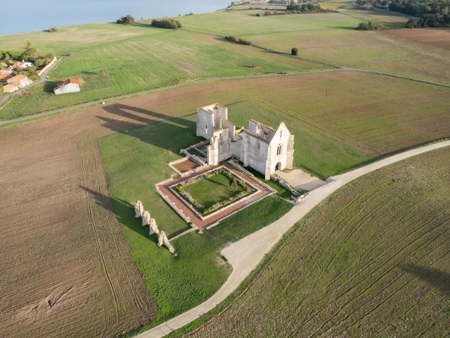 Vue aérienne de l'abbaye des Châteliers, île de Ré.