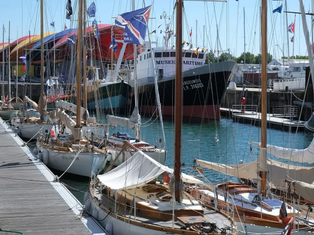 Voiliers exposés au Musée maritime de La Rochelle.