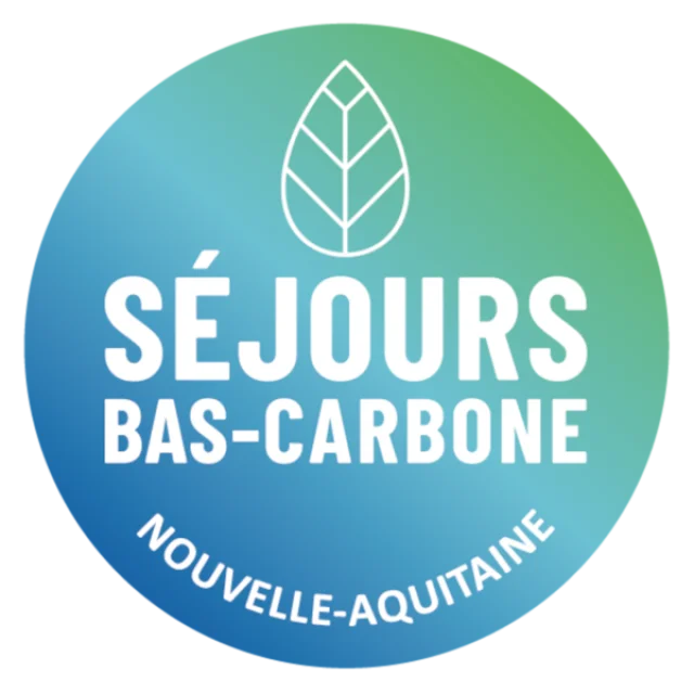 Logo de Séjours Bas-Carbone Nouvelle-Aquitaine avec une feuille stylisée.