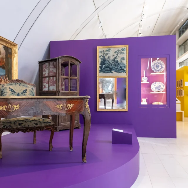 Vue d'un bureau et d'un salon au Musée Ernest Cognacq à Saint-Martin-de-Ré.